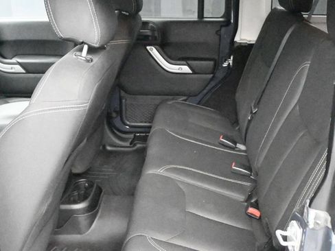 Used 2017 Jeep Wrangler Unlimited Sahara w/ Dual Top Group AWD/4WD image 13