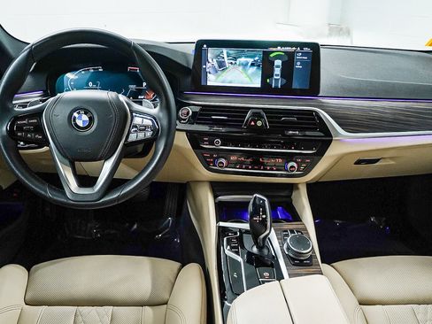 Certified 2022 BMW 530i w/ Premium Package image 12