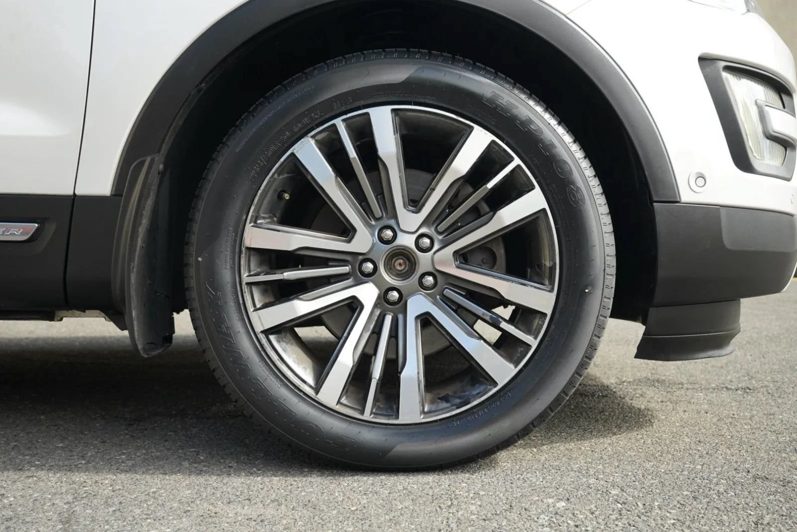 Used 2017 Ford Explorer Platinum AWD/4WD image 17