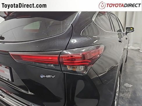 New 2026 Toyota Highlander Platinum image 7