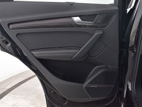 Used 2020 Audi Q5 e Prestige w/ Prestige Package image 21