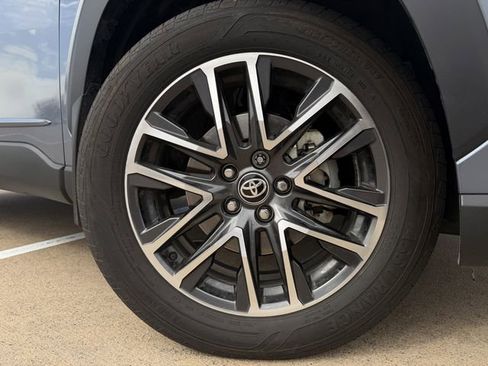 Used 2026 Toyota Corolla Cross XLE w/ Convenience Package image 10