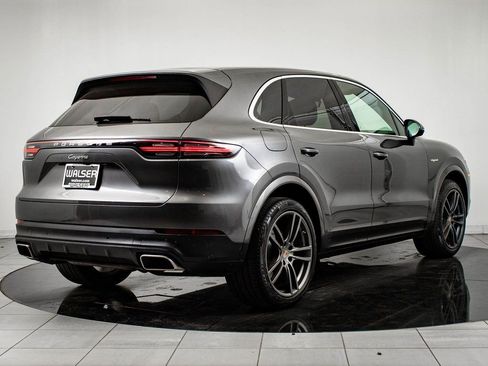 Certified 2022 Porsche Cayenne E-Hybrid w/ Premium Package image 8
