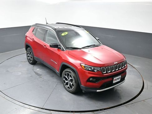 Used 2025 Jeep Compass Limited AWD/4WD image 44