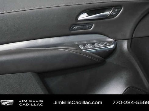 Used 2024 Cadillac XT4 Premium Luxury image 6