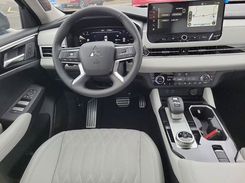 New 2025 Mitsubishi Outlander Platinum Edition image 8