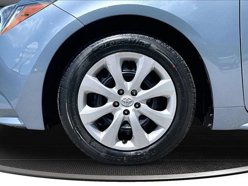 Used 2025 Toyota Corolla LE FWD image 33
