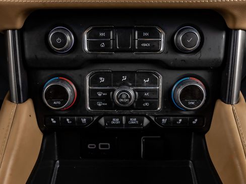 Used 2023 Chevrolet Suburban Premier w/ Premium Package image 27