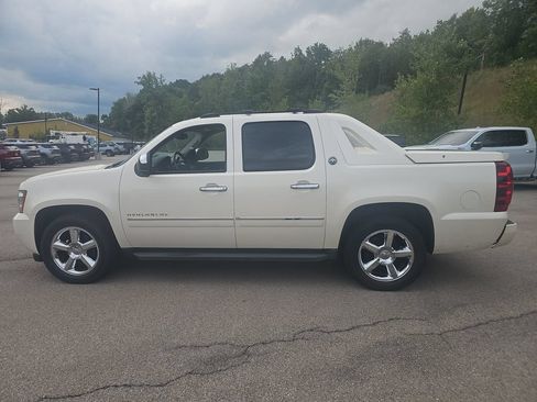 Used 2013 Chevrolet Avalanche LTZ AWD/4WD image 9