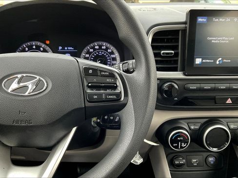 Used 2020 Hyundai Venue SEL image 13