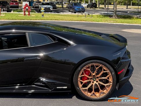 Used 2022 Lamborghini Huracan EVO RWD image 39