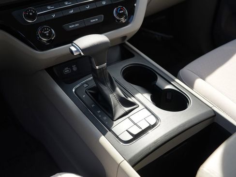 Used 2018 Kia Sedona L image 24