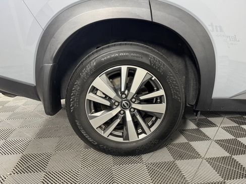 Used 2024 Nissan Pathfinder SL FWD image 13
