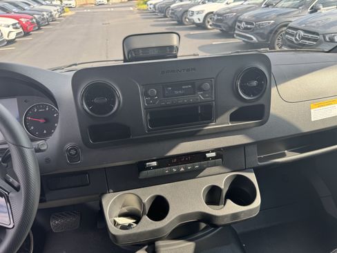 Used 2025 Mercedes-Benz Sprinter 2500 image 31
