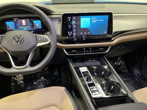 Used 2024 Volkswagen Atlas Cross Sport SE image 5