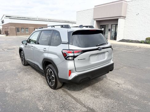 Used 2025 Subaru Forester Premium AWD/4WD image 8