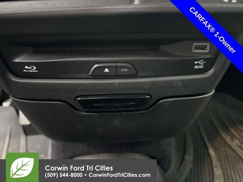 Used 2021 Chrysler Pacifica Touring-L w/ Uconnect Theater Family Group image 17