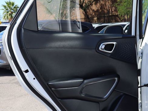 Used 2021 Kia Soul S image 29