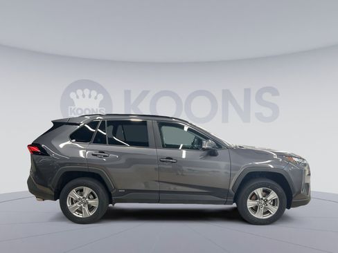 Used 2025 Toyota RAV4 XLE AWD/4WD image 8