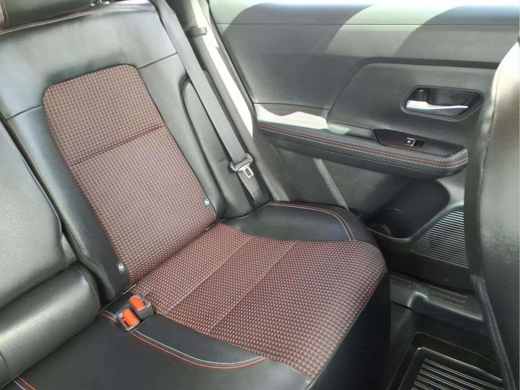 Used 2025 Nissan Kicks SR AWD/4WD image 17