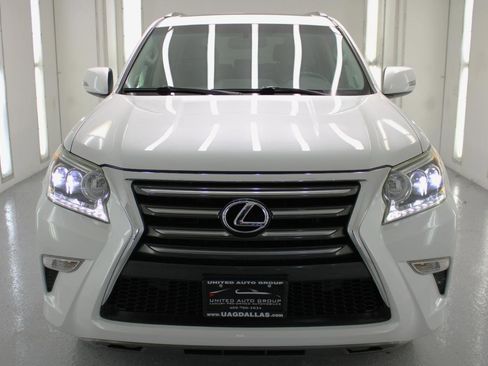 Used 2014 Lexus GX 460 image 3
