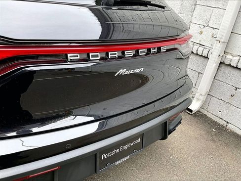 Used 2025 Porsche Macan AWD/4WD image 13
