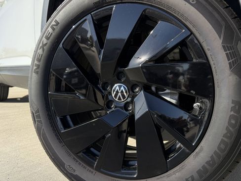 New 2025 Volkswagen Atlas SE image 9