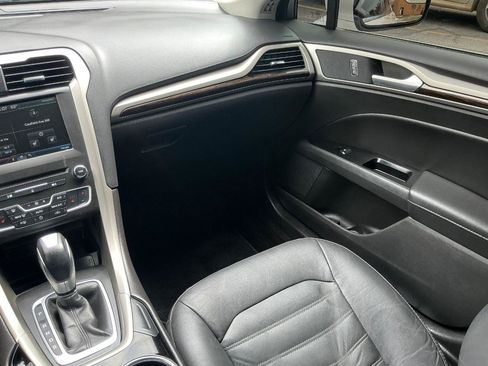 Used 2016 Ford Fusion SE w/ Equipment Group 202A FWD image 18