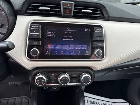 Used 2022 Nissan Versa SV FWD image 9