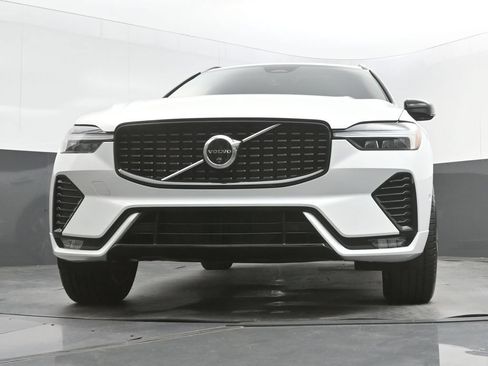 Certified 2024 Volvo XC60 B5 Plus w/ Protection Package Premier AWD/4WD image 37