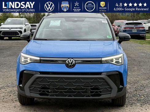 New 2025 Volkswagen Taos SE image 2