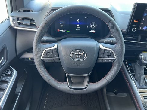 Used 2025 Toyota Sienna XSE AWD/4WD image 23