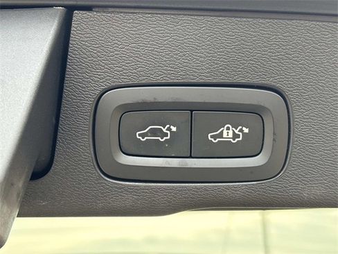 Used 2021 Volvo XC60 T5 Momentum w/ Premium Package image 14