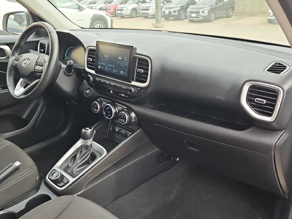 Used 2025 Hyundai Venue SEL FWD image 32