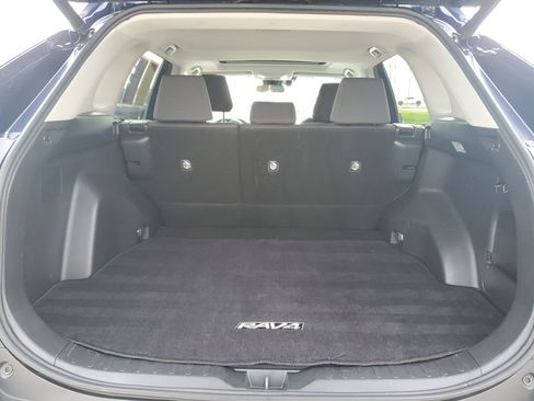 Used 2019 Toyota RAV4 XLE w/ Convenience Package image 9