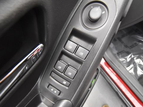 Used 2022 Chevrolet Trax LT w/ LT Convenience Package image 11