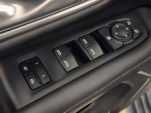 Used 2023 GMC Yukon SLT image 15