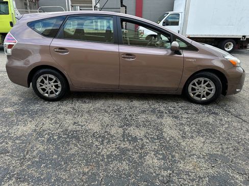 Used 2015 Toyota Prius V Three image 10