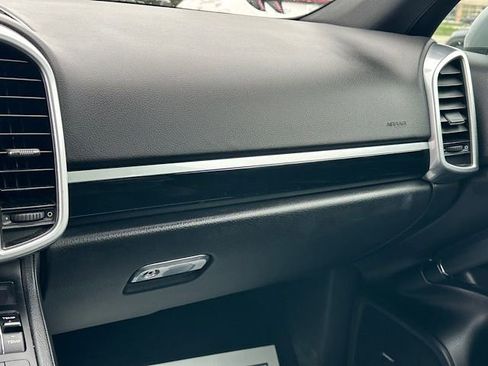 Used 2017 Porsche Cayenne image 33