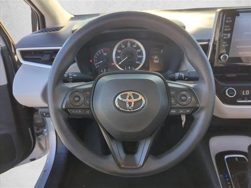 Used 2020 Toyota Corolla LE image 12