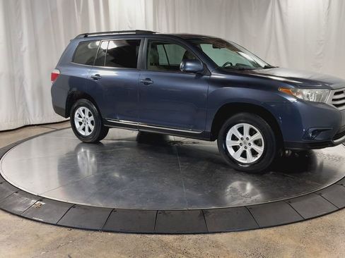Used 2011 Toyota Highlander 4WD image 3