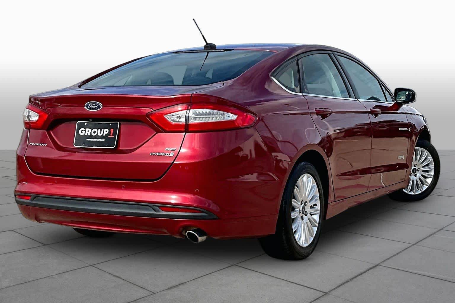 Used 2016 Ford Fusion SE FWD image 13