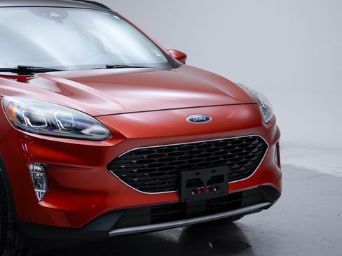 Used 2020 Ford Escape SEL image 3