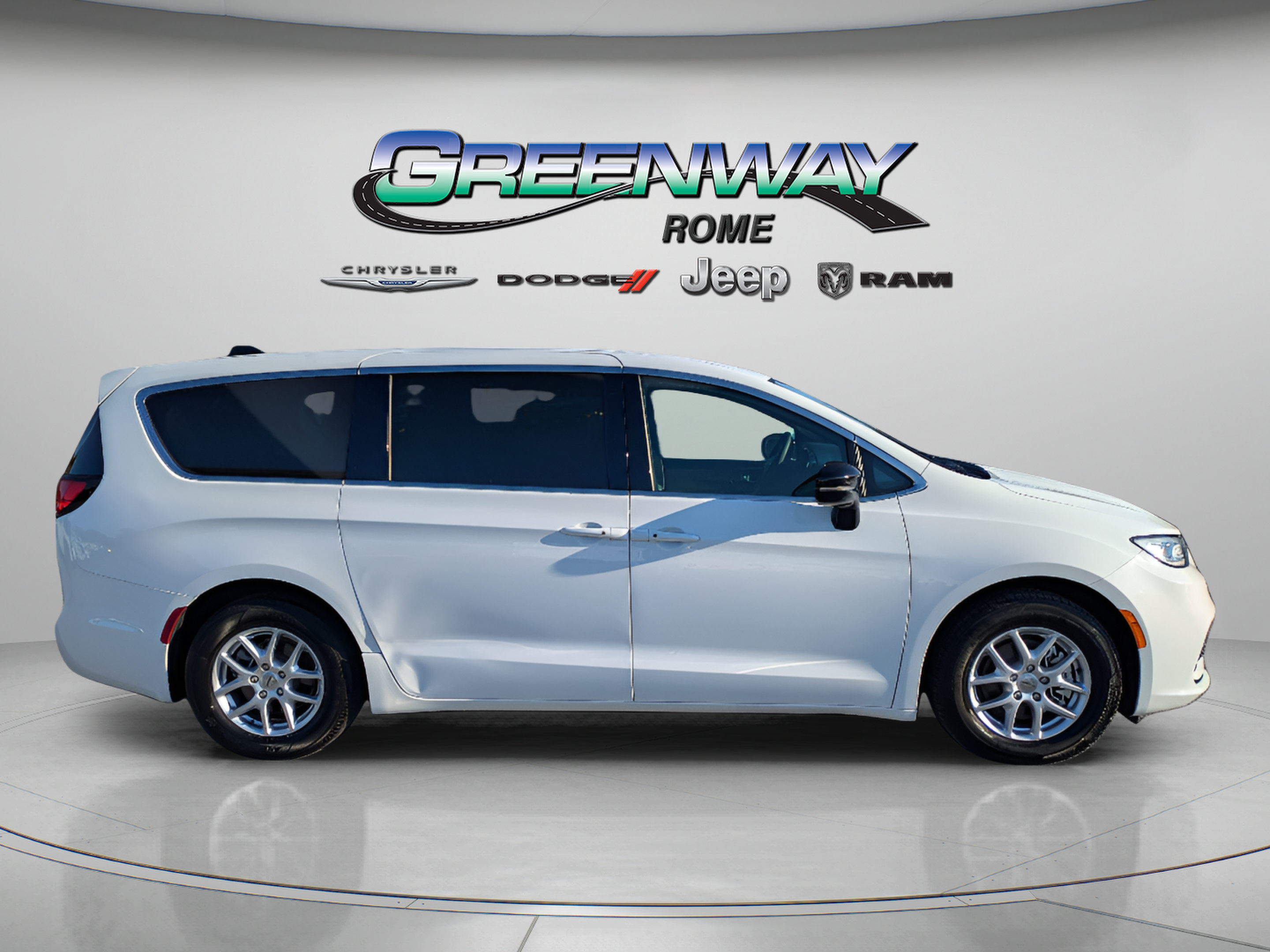 Used 2025 Chrysler Pacifica Select FWD image 8