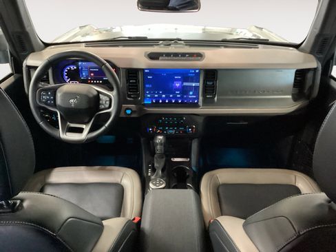 Used 2024 Ford Bronco Wildtrak image 10