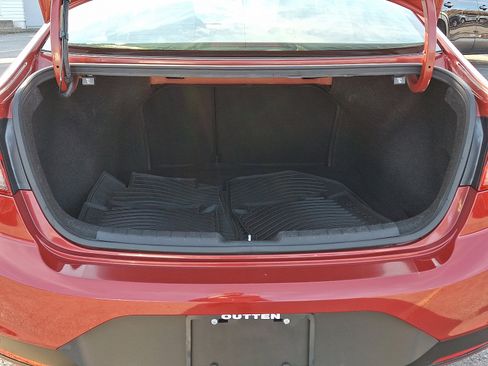 Used 2019 Hyundai Elantra SE w/ Winter Weather Package image 28