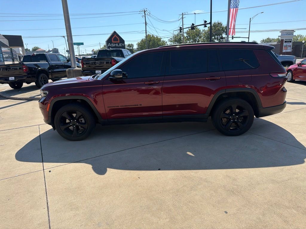 Used 2022 Jeep Grand Cherokee L Laredo RWD image 9