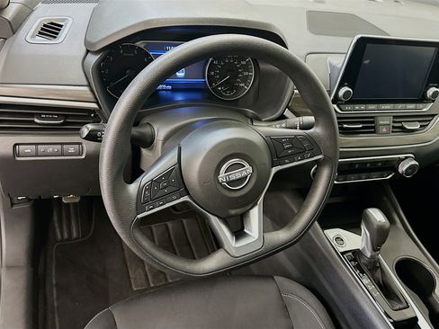 Used 2025 Nissan Altima 2.5 SV FWD image 18