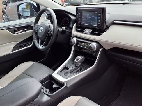 Used 2021 Toyota RAV4 XLE Premium w/ Carpet Mat Package (TMS) FWD image 28
