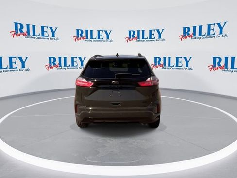 Used 2024 Ford Edge SE w/ Black Appearance Package AWD/4WD image 8